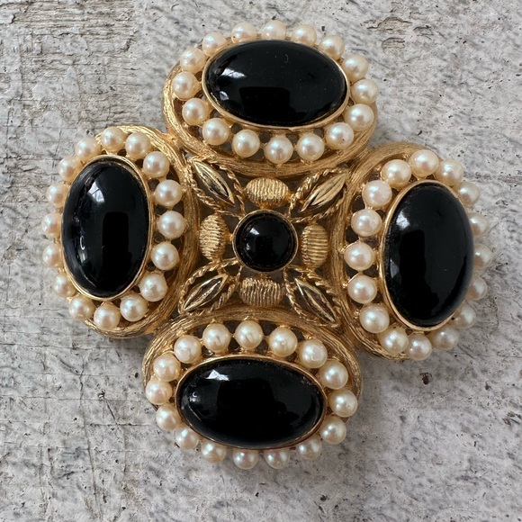 Vintage Jewelry - Vintage 70s Faux Pearl Simulated Onyx Gold Tone Maltese Cross Brooch